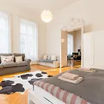 דירה Broadway Downtown -2 Bedrooms-2 Livingrooms בודפשט