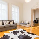 דירה Broadway Downtown -2 Bedrooms-2 Livingrooms