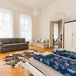 דירה Broadway Downtown -2 Bedrooms-2 Livingrooms בודפשט