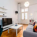 Broadway Downtown -2 Bedrooms-2 Livingrooms דירה בודפשט