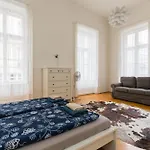 דירה Broadway Downtown -2 Bedrooms-2 Livingrooms *