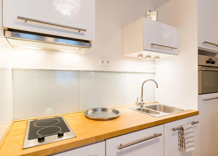 Broadway Downtown -2 Bedrooms-2 Livingrooms *