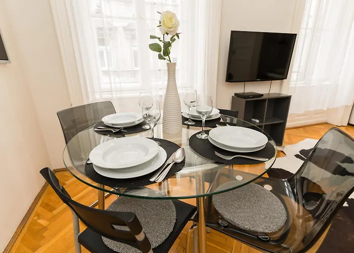 Broadway Downtown -2 Bedrooms-2 Livingrooms Lägenhet