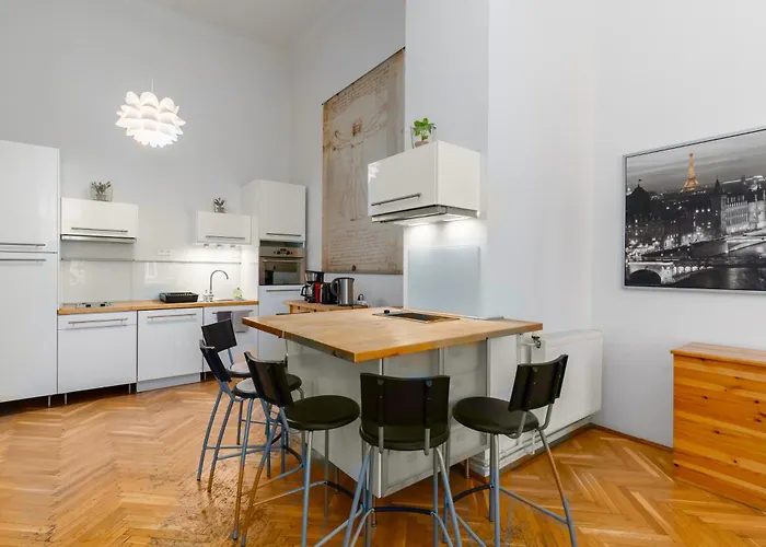 Broadway Downtown -2 Bedrooms-2 Livingrooms *