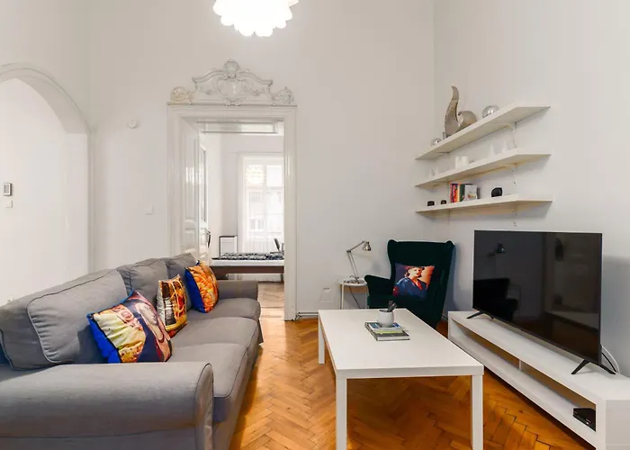 Broadway Downtown -2 Bedrooms-2 Livingrooms *