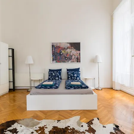 Broadway Downtown -2 Bedrooms-2 Livingrooms Budapest