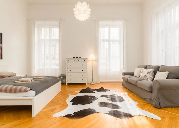 Broadway Downtown -2 Bedrooms-2 Livingrooms