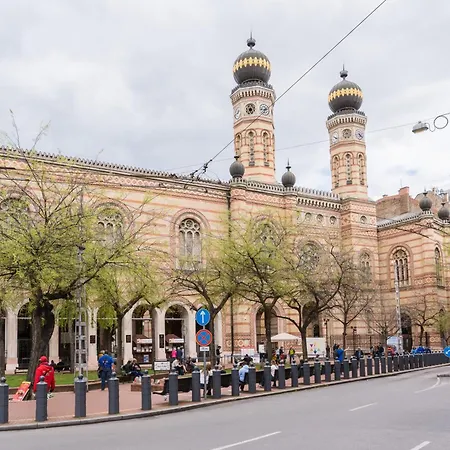 Broadway Downtown -2 Bedrooms-2 Livingrooms Budapest