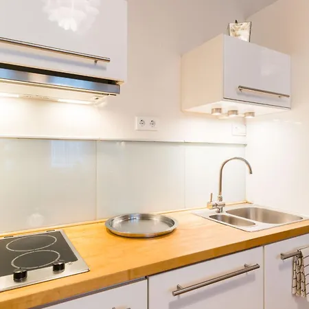 Broadway Downtown -2 Bedrooms-2 Livingrooms *