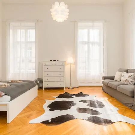 Broadway Downtown -2 Bedrooms-2 Livingrooms