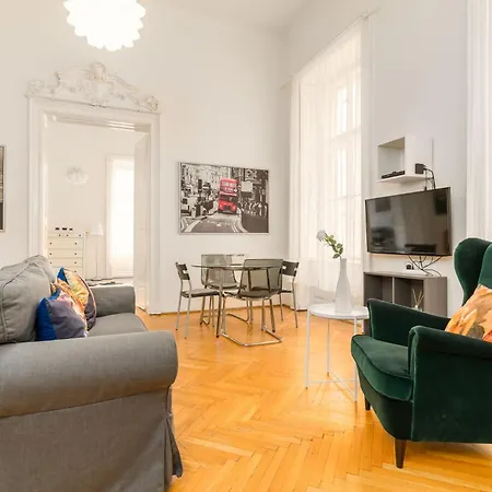 Broadway Downtown -2 Bedrooms-2 Livingrooms Διαμέρισμα *
