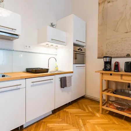 Διαμέρισμα Broadway Downtown -2 Bedrooms-2 Livingrooms *