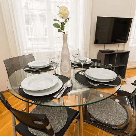 Broadway Downtown -2 Bedrooms-2 Livingrooms Διαμέρισμα