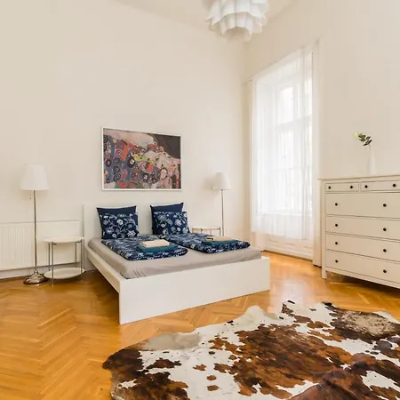 Broadway Downtown -2 Bedrooms-2 Livingrooms