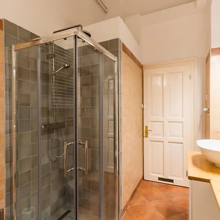 Διαμέρισμα Broadway Downtown -2 Bedrooms-2 Livingrooms *