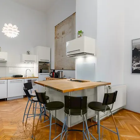 Broadway Downtown -2 Bedrooms-2 Livingrooms *