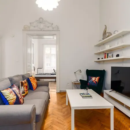 Broadway Downtown -2 Bedrooms-2 Livingrooms *