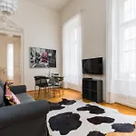 Broadway Downtown -2 Bedrooms-2 Livingrooms *