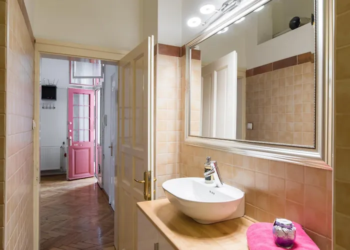Broadway Downtown -2 Bedrooms-2 Livingrooms * Budapešť