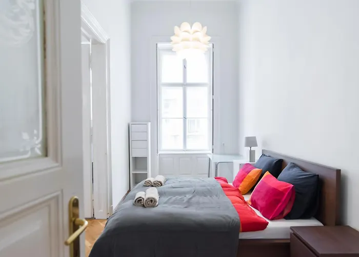 Apartmán Broadway Downtown -2 Bedrooms-2 Livingrooms